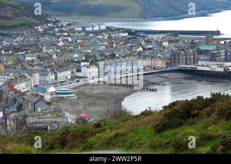 Aberystwyth North Beach und Promenade von der Cliff Railway aus gesehen. Stockfoto