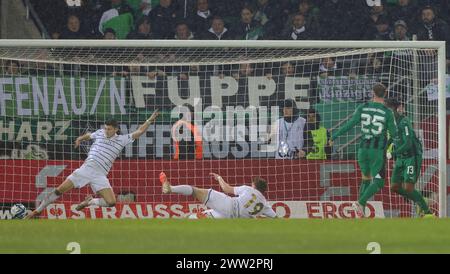 Saarbrücken, Deutschland. März 2024. firo: 12.03.2024, Fußball, DFB-Cup, Saison 2023.2024, Viertelfinale, 1. FC Saarbrücken - Borussia Mönchengladbach, Gladbach Tor zu 0:1 Gladbach, Robin HACK/dpa/Alamy Live News Stockfoto