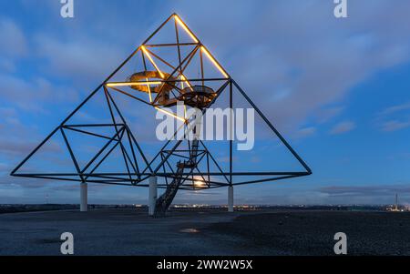 BOTTROP, DEUTSCHLAND - 24. FEBRUAR 2024: Tetraeder, Wahrzeichen der Ruhrmetropole auf der Beckstraße, Tip am 24. Februar 2024 in Bottrop Stockfoto