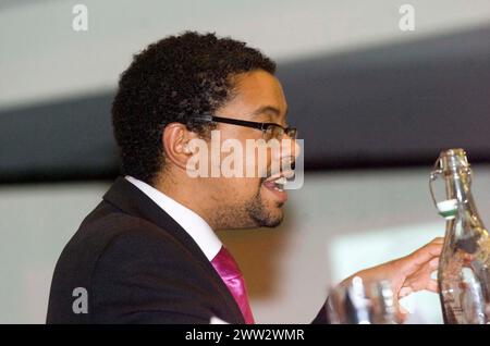 Aktenbild von Vaughan Gething, der gestern vom walisischen parlament als neuer erster Minister von Wales bestätigt wurde. Seine Rede ist auf einer Veranstaltung in Newport im November 2008 zu sehen. Stockfoto