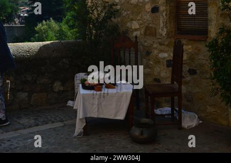 Fotografía de una persona tocando la gitarra Española Stockfoto