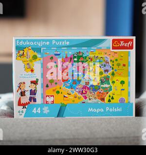 Die bunte Trefl Puzzlekarte von Polen für Kinder Stockfoto