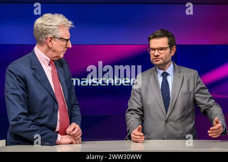 V.l. Marco Buschmann, FDP (Bundesjustizminister), Theo Koll (Moderator und Journalist), im gespraech, zu Gast bei - maischberger, Polittalk, TV, Form Stockfoto