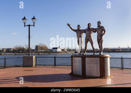 Cardiff Bay Rugby Codebreakers Statue, Cardiff Bay, Wales, Großbritannien Stockfoto