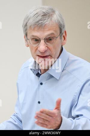 Potsdam, Deutschland. März 2024. Abgeordneter Hans-Christoph Berndt (AfD) spricht auf der Plenarsitzung des brandenburgischen landtags. Quelle: Jens Kalaene/dpa/Alamy Live News Stockfoto