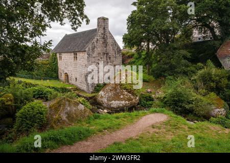 Wassermühle „Moulin du Chaos“ und der Silberfluss am Rande des Huelgoat-Waldes, Monts d’Arree,Huelgoat, Finistere (29), Frankreich Stockfoto