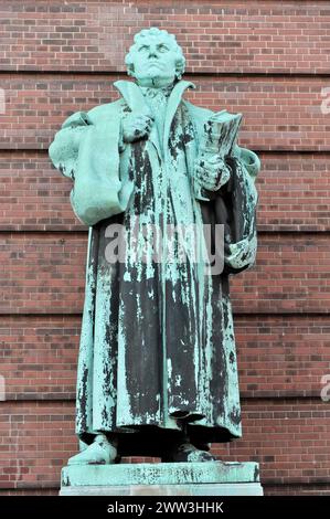 Detaillierte Ansicht der Martin-Luther-Statue mit sichtbarer Patina, Hamburg, Hansestadt Hamburg, Deutschland Stockfoto