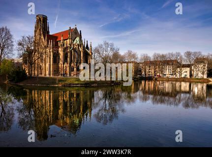 Johanniskirche, Reflexion im Feuersee, Stuttgart-West, Stuttgart, Baden-Württemberg, Deutschland Stockfoto