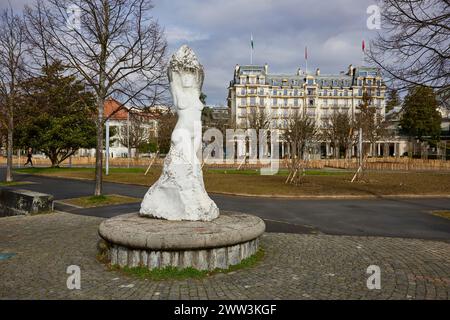 Statue der Jungfrau des Genfer Sees, Vierge du Lac und das Hotel Beau-Rivage Palace im Stadtteil Ouchy, Lausanne, Bezirk Lausanne, Waadt Stockfoto