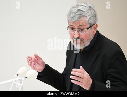 Potsdam, Deutschland. März 2024. Axel Vogel (Allianz 90/die Grünen), Brandenburgischer Umweltminister, spricht auf der Plenartagung des brandenburgischen landtags. Quelle: Jens Kalaene/dpa/Alamy Live News Stockfoto