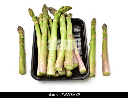 Spargel auf weißem Hintergrund Stockfoto