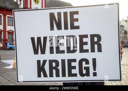 Mannheim, 20. März 2024: Kundgebung der OffGes OFFENE GESELLSCHAFT KURPFALZ für den Stopp von weiteren Waffenlieferungen an die Ukraine und die Aufnahme von Friedensverhandlungen *** Mannheim, 20. März 2024 Rallye der OFFGes OFFENE GESELLSCHAFT KURPFALZ für den Stopp weiterer Waffenlieferungen an die Ukraine und den Beginn von Friedensverhandlungen Copyright: xx Stockfoto