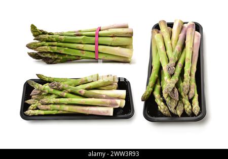 Spargel auf weißem Hintergrund Stockfoto