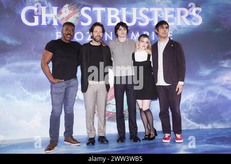 (lef-rechts) Ernie Hudson, Paul Rudd, Finn Wolfhard, McKenna Grace und Gil Kenan während eines Fotoaufrufs für die Besetzung von Ghostbusters: Frozen Empire in Claridges, London. Bilddatum: Donnerstag, 21. März 2024. Stockfoto