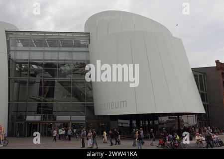 Stralsund, Deutschland 1. August 2017: Das Ozeaneum ist ein öffentliches Aquarium in Stralsund. Es ist eine Hauptattraktion der Deutschen Ozeanographie Stockfoto