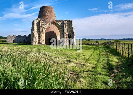 St Benets' Abbey und Windpump, Ludham, Norfolk, England Stockfoto