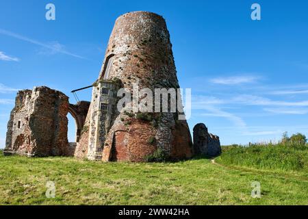 St Benets' Abbey und Windpump, Ludham, Norfolk, England Stockfoto