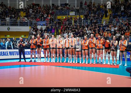 Turin, Italien, Italien. März 2024. Turin, Italien 10. Januar 2024 .Finale CEV Volleyball Cup 2024 Frauen .reale Mutua Fenera Chieri '76 (ITA) - Viteos Neuchatel UC (SUI) 3-1.Pala Gianni Asti Turin.Silbermedaille Viteos Neuchatel UC (Credit Image: © Tonello Abozzi/Pacific Press via ZUMA Press Wire) NUR REDAKTIONELLE VERWENDUNG! Nicht für kommerzielle ZWECKE! Stockfoto