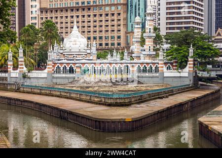 Der Fluss des Lebens / Kolam Biru Brunnen am Zusammenfluss von Klang und Gombak Fluss in Kuala Lumpur, Malaysia Stockfoto