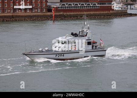 Das Patrouillenboot der Royal Navy HMS TROMPETER (P294) segelt für einen viermonatigen Einsatz nach Norwegen und in den Polarkreis Stockfoto