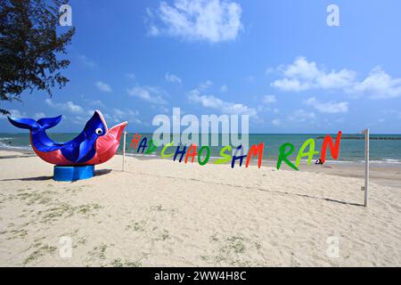 Blick auf die berühmte Touristenattraktion, Chao Samran Beach, Provinz Phetchaburi, Thailand Stockfoto