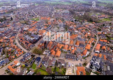 Künstlerische niederländische Stadt Ootmarsum von oben gesehen. Antenne Stockfoto