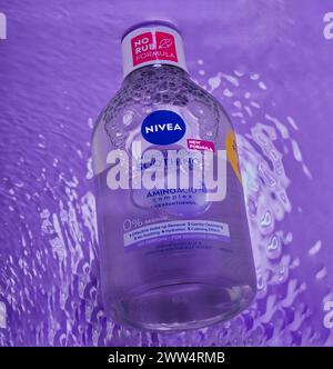 Mansfield, Nottingham, Vereinigtes Königreich, 21. März 2024: Studio-Produktbild von Nivea Mizellar Water. Stockfoto