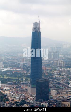 Kuala Lumpur, Malaysia - 12. September 2018: Luftansicht auf den Wolkenkratzer „The Exchange 106“ fast kompromisslos. Stockfoto