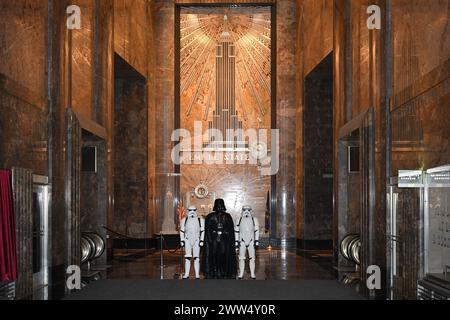 Darth Vader und Stormtroopers am Empire State Building Stockfoto