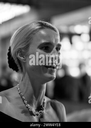 Toronto/Kanada, 12. SEP, 2023. Die Schauspielerin Amanda Collin wurde vor dem Royal Alexandra Theater während des Toronto International Film Festivals gesehen. Credits: Walter Gilgen Stockfoto