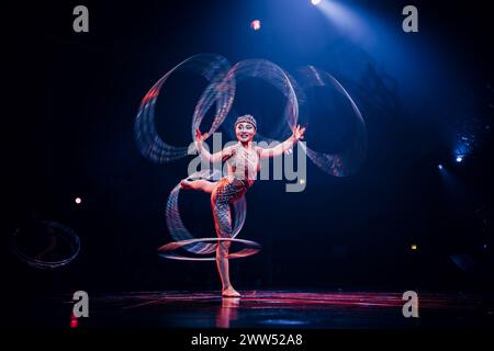 BARCELONA, SPANIEN - 19. MÄRZ: Die Künstler treten während der Premiere von Alegria des Cirque du Soleil auf der Gran Carpa de L'Hospitalet de Llobregat auf Stockfoto