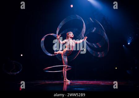 BARCELONA, SPANIEN - 19. MÄRZ: Die Künstler treten während der Premiere von Alegria des Cirque du Soleil auf der Gran Carpa de L'Hospitalet de Llobregat auf Stockfoto