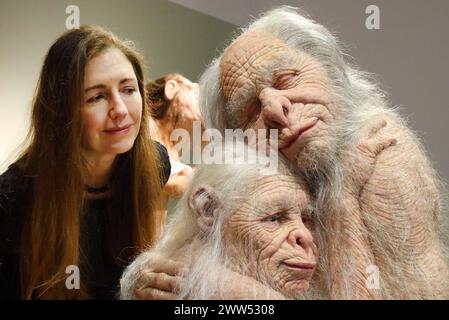 21.03.2024 Sachsen Anhalt Sachsen-Anhalt Kunsthalle Talstraße Galerie in Halle Saale erste Werkschau der australischen Künstlerin Patricia Piccinini in Deutschland die Zukunft mit den Augen der Künstlerin zu sehen, kann etwas irritierend sein. Ihr künstlerisches Universum beherbergt imaginäre Kreaturen, die sich den üblichen Kategorien Mensch, Tier, Natur oder Technik nicht unterordnet. Stattdessen nehmen sie als hybride Geschöpfe einen eigenen Platz in diesem Universum ein. Auf den ersten Blick erscheinen sie unheimlich, denn sie wurden durch neue technologische Möglichkeiten biologisch oder Stockfoto