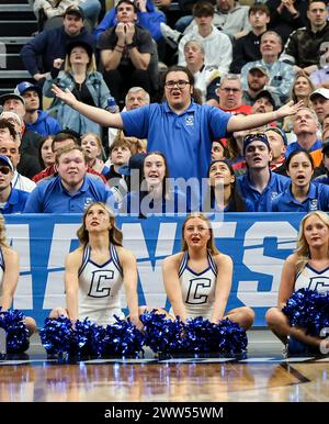 Pittsburgh PA, USA. März 2024. In der zweiten Spielhälfte des Basketballspiels zwischen Creighton (3) und Akron (14) in der ersten Runde des NCAA-Turnierspiels in der PPG Paints Arena in Pittsburgh, PA. Quelle: csm/Alamy Live News Stockfoto