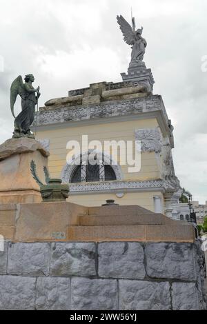 098 Graves - Jose Miguel Gomez, Narciso Gelats, Feuerwehrleute - auf der Avenida Cristobal Colon Avenue West Side, Cementerio de Colon Friedhof. Havanna-Kuba. Stockfoto