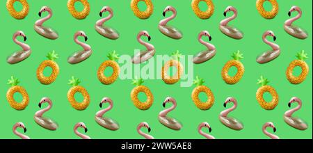 Viele aufblasbare Ringe in Form von Ananas und Flamingo auf grünem Hintergrund. Muster für Design Stockfoto