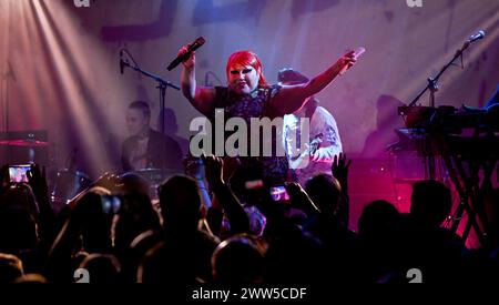 Berlin, Deutschland. März 2024. Der US-Sänger Beth Ditto von der Band Gossip geht auf die Bühne im Lido. Quelle: Britta Pedersen/dpa/Alamy Live News Stockfoto