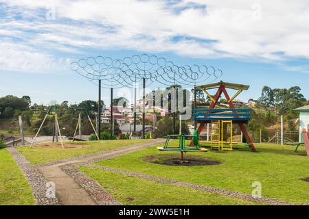 Öffentlicher Spielplatz im Zentrum von Sao Francisco de Paula, Süden Brasiliens Stockfoto