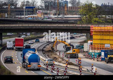 Autobahnkreuz Duisburg-Kaiserberg, kompletter um- und Neubau des Kreuzes der A3 und A40, alle Brücke, Rampen, Fahrbahnen werden erneuert und teils erweitert, 8 Jahre Bauzeit, ebenso erneuert werden dort verlaufende Eisenbahnbrücken, NRW, Deutschland, Autobahnbaustelle *** Autobahnbaustelle Duisburg Kaiserberg, kompletter Wiederaufbau und Neubau des Autobahnkreuzes A3 und A40, alle Brücken, Rampen, Fahrspuren werden erneuert und teilweise erweitert, 8 Jahre Bauzeit, dort verkehrende Eisenbahnbrücken werden ebenfalls erneuert, NRW, Deutschland, Autobahnbaustelle Stockfoto