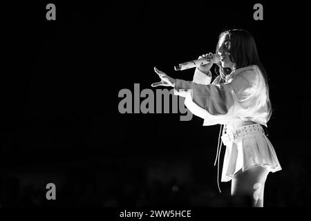 Sänger Nicki Nicole tritt während des Abre su Alma Tourkonzert im Wizkcenter in Madrid auf. März 2024 Spanien Stockfoto