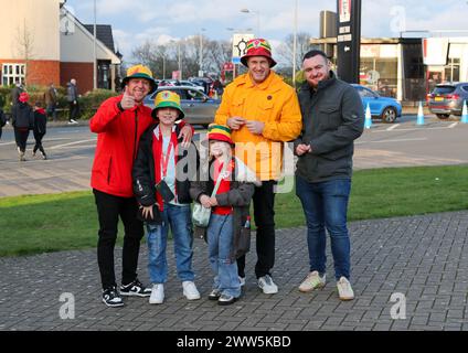Cardiff City Stadium, Cardiff, Großbritannien. März 2024. UEFA Euro Qualifying Play Off Football, Wales gegen Finnland; walisische Fans kommen ins Stadion Credit: Action Plus Sports/Alamy Live News Stockfoto
