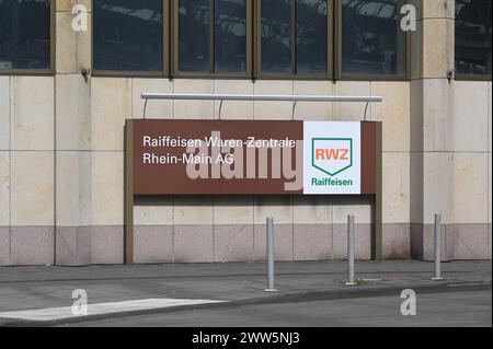 Raiffeisen Waren-Zentrale Rhein-Main AG,RWZ, Hauptgenossenschaft für Afranrhandel, gehört zu den größten Agrarhandelshäusern in Deutschland *** Raiffeisen Waren Zentrale Rhein Main AG,RWZ, die Hauptgenossenschaft für den Agrarhandel, ist eine der größten Agrarhandelshandelsgesellschaften in Deutschland Stockfoto