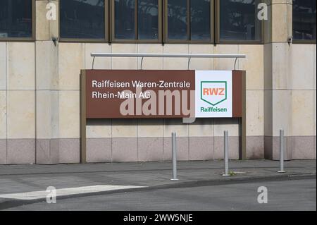 Raiffeisen Waren-Zentrale Rhein-Main AG,RWZ, Hauptgenossenschaft für Afranrhandel, gehört zu den größten Agrarhandelshäusern in Deutschland *** Raiffeisen Waren Zentrale Rhein Main AG,RWZ, die Hauptgenossenschaft für den Agrarhandel, ist eine der größten Agrarhandelshandelsgesellschaften in Deutschland Stockfoto