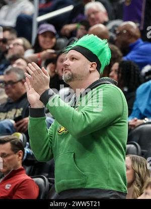 Pittsburgh, PA, USA. März 2024. Während der zweiten Spielhälfte des Basketballspiels zwischen Oregon Ducks (11) und South Carolina Gamecocks (6) in der ersten Runde des NCAA-Turnierspiels in der PPG Paints Arena in Pittsburgh, PA. Quelle: csm/Alamy Live News Stockfoto