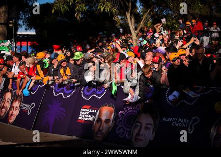 Melbourne, Australie. März 2024. Fans beim Formel 1 Rolex Australian Grand Prix 2024, 3. Runde der Formel 1 Weltmeisterschaft 2024 vom 22. Bis 24. März 2024 auf dem Albert Park Circuit in Melbourne, Australien - Foto Eric Alonso/DPPI Credit: DPPI Media/Alamy Live News Stockfoto