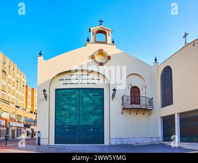 MALAGA, SPANIEN - 28. SEPTEMBER 2019: Die Fassade der Basilica de la Esperanza auf der Calle Hilera, Malaga, Spanien Stockfoto