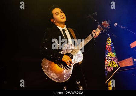 Mailand, Italien. März 2024. Park Do-joon, bekannt als Dojoon der südkoreanischen Indie-Rock-Band The Rose, tritt live im Mailänder Alcatraz auf. Quelle: SOPA Images Limited/Alamy Live News Stockfoto