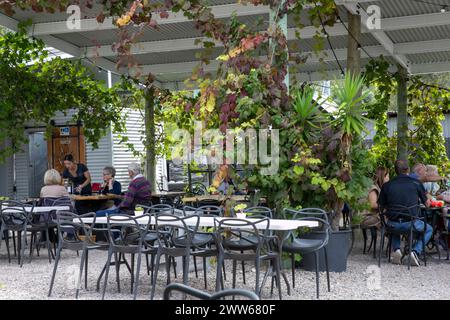 Oyster and Seafood Restaurant neben dem Hawkesbury River in Mooney Mooney, New South Wales, Australien, 2024 Stockfoto