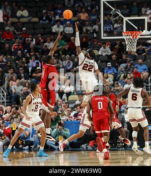 Pittsburgh, PA, USA. März 2024. Während der zweiten Spielhälfte des Basketballspiels zwischen den Texas Tech Red Raiders und North Carolina State Wolfpack in der ersten Runde des NCAA-Turnierspiels in der PPG Paints Arena in Pittsburgh, PA. Quelle: csm/Alamy Live News Stockfoto