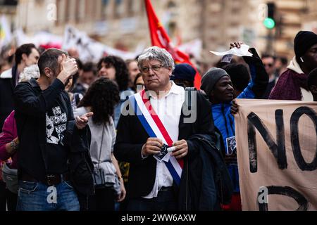 Paris, Frankreich. März 2024. Eric Coquerel, Abgeordneter der Partei La France Insoumise, wurde während der Demonstration der nationalen Bildungsarbeiter gesehen. Der Streik des öffentlichen Dienstes brachte Tausende von Menschen in verschiedenen Demonstrationen in ganz Frankreich auf die Straße. In Paris schlossen sich eine Demonstration nationaler Bildungsarbeiter den Beamten an, um eine Erhöhung der Gehälter zu fordern und gegen die gegenwärtige französische Regierung zu protestieren. (Credit Image: © Telmo Pinto/SOPA Images via ZUMA Press Wire) NUR REDAKTIONELLE VERWENDUNG! Nicht für kommerzielle ZWECKE! Stockfoto